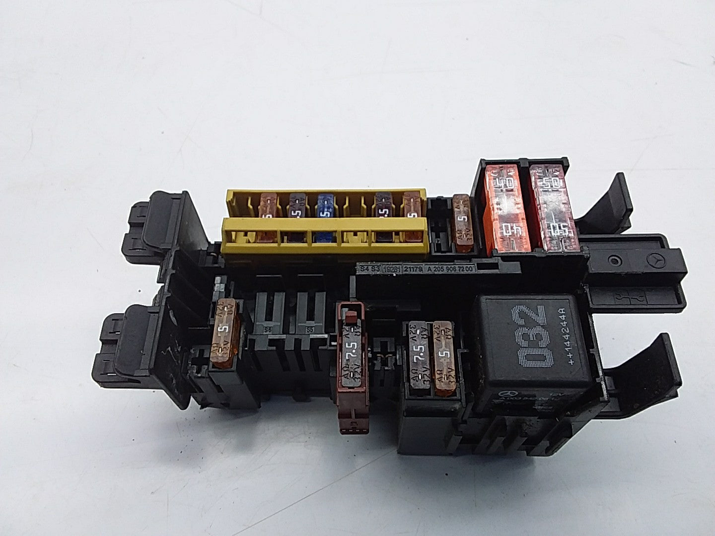 MERCEDES C CLASS FUSE RELAY BOX A2059067200 W205 2014 - 2021 FMF22