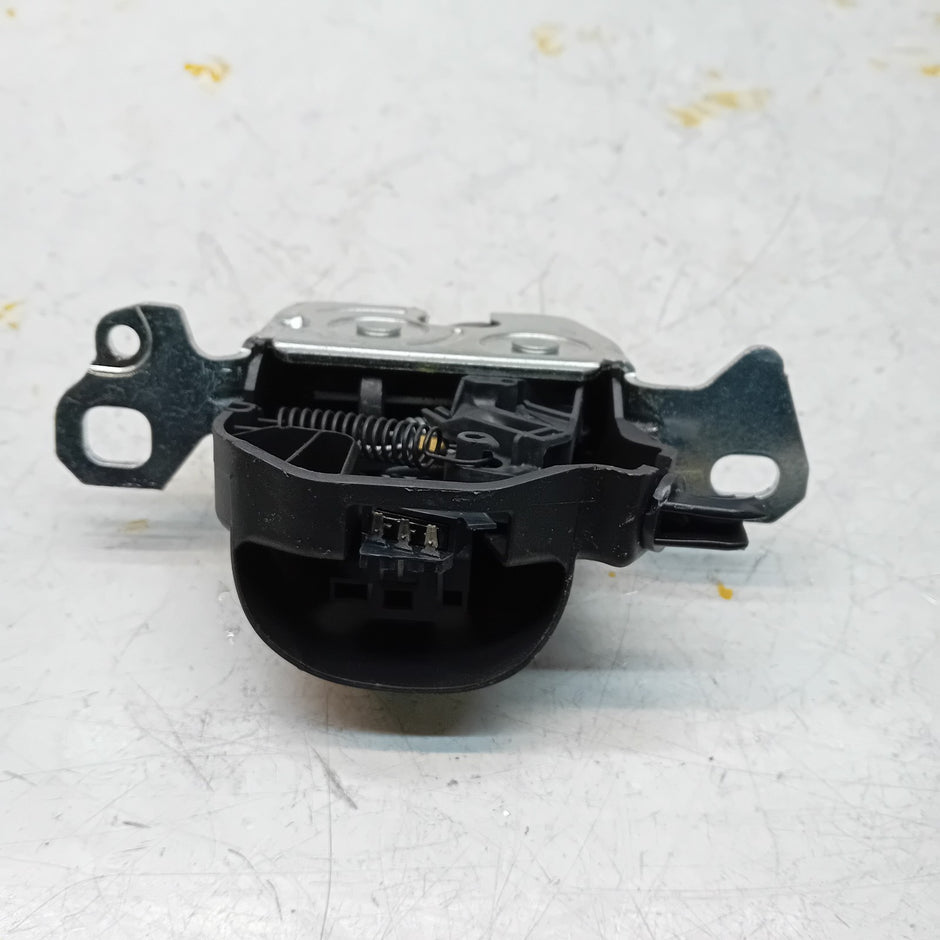 GENUINE MERCEDES BENZ C-CLASS W205 TRUNK LID LOCK LATCH FM00911