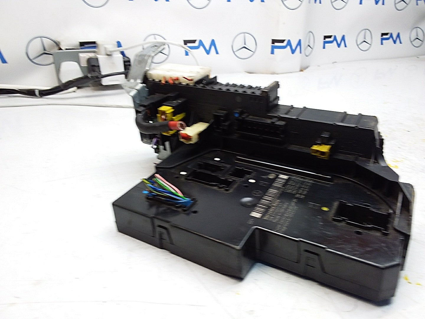 MERCEDES C-CLASS W204  FUSE  BOX RELAY A2049005003 FMF104