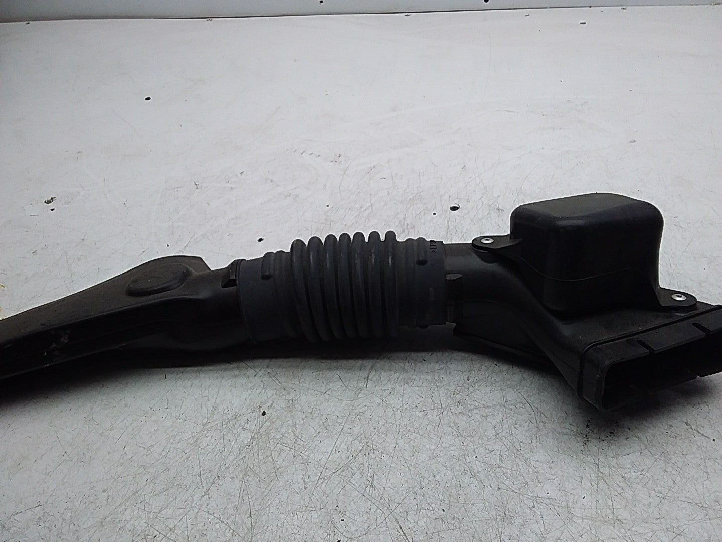 MITSUBISHI OUTLANDER AIR INTAKE TUBE 1505A661 FMI81