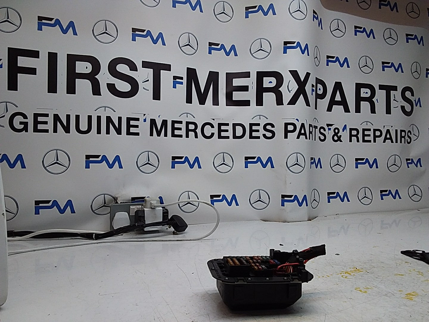 MERCEDES BENZ E-CLASS W213 2016 ONWARDS  FUSE RELAY BOX A2135403038 FMF116