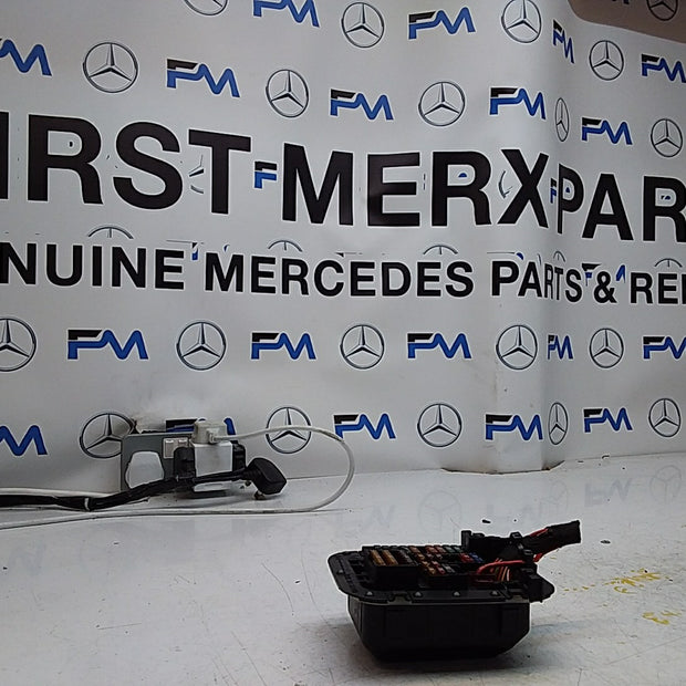 MERCEDES BENZ E-CLASS W213 2016 ONWARDS  FUSE RELAY BOX A2135403038 FMF116