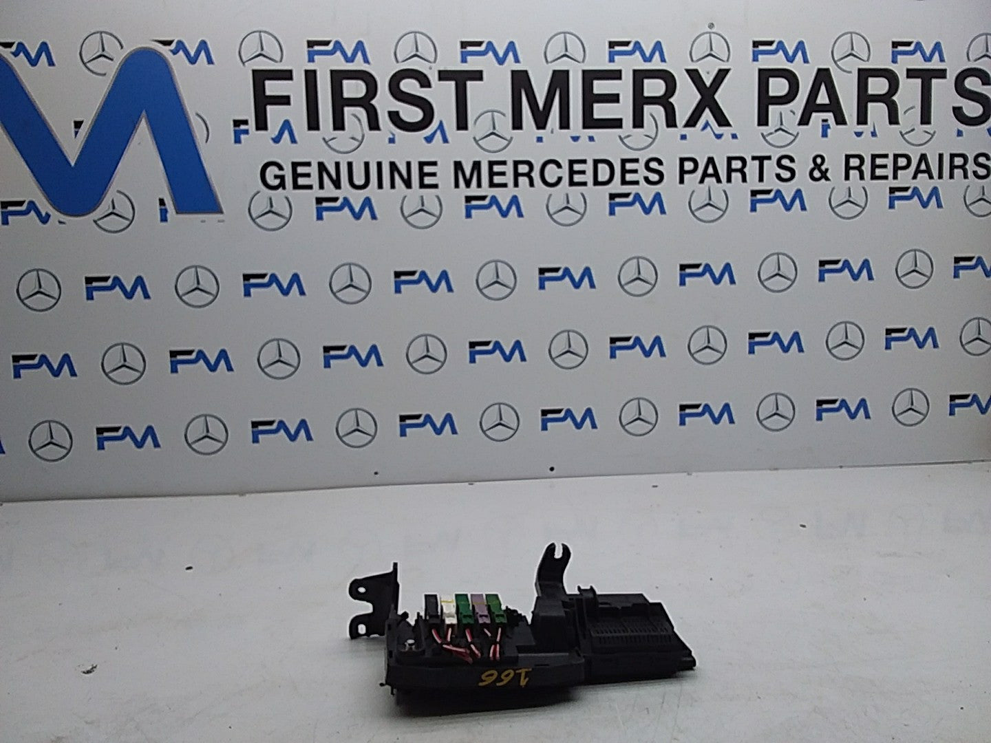 MERCEDES BENZ M-CLASS W166  FUSE RELAY BOX  A1669067701  FMF131