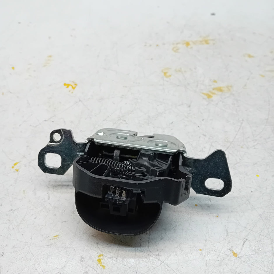 GENUINE MERCEDES BENZ C-CLASS W205 TRUNK LID LOCK LATCH FM00912