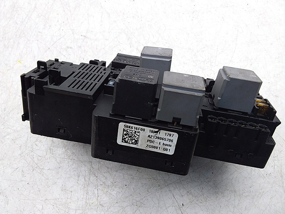 MERCEDES BENZ E-CLASS W213 2016 ONWARDS FUSE RELAY BOX  A2139065706 FMF138