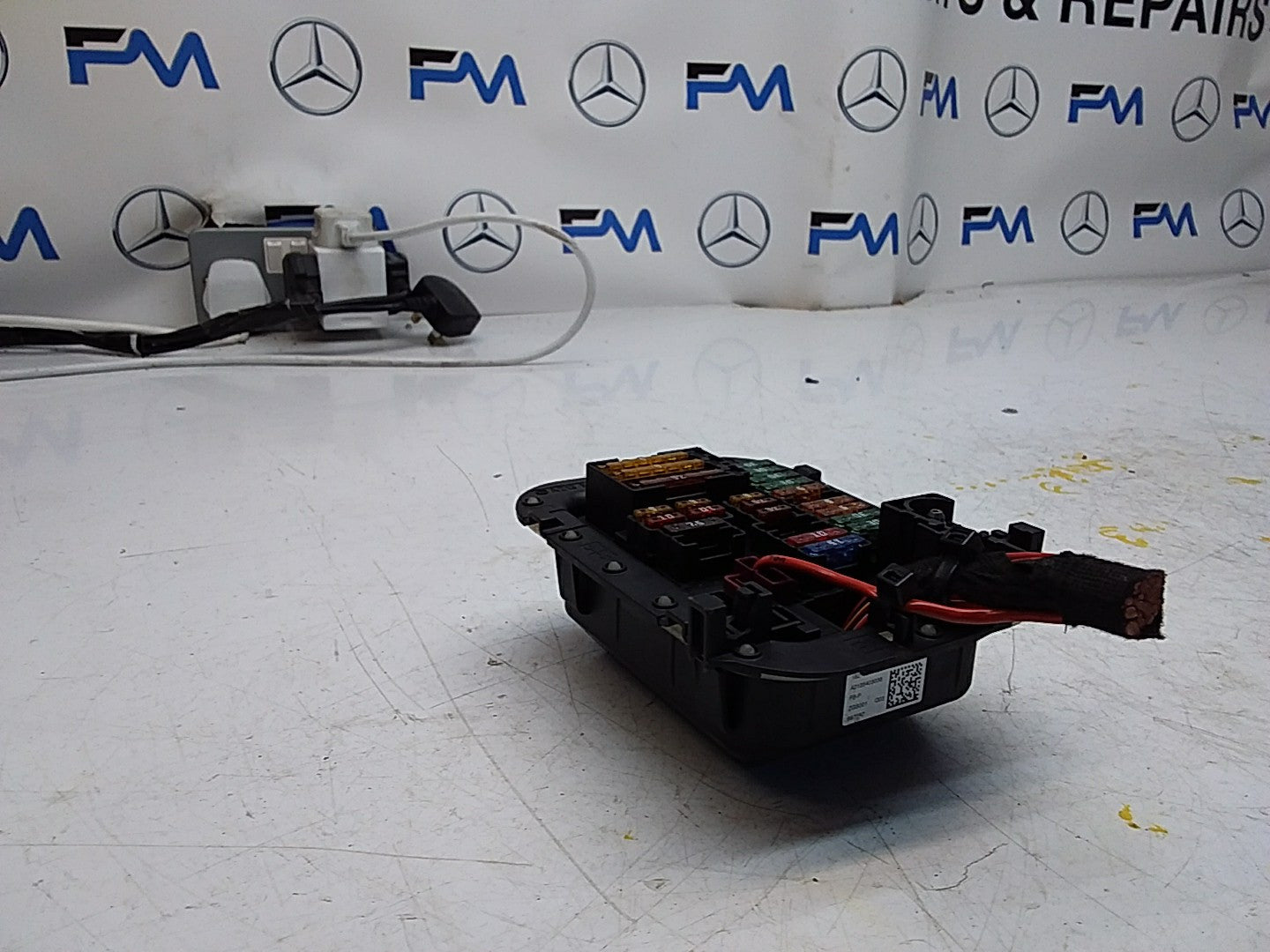 MERCEDES BENZ E-CLASS W213 2016 ONWARDS  FUSE RELAY BOX A2135403038 FMF116
