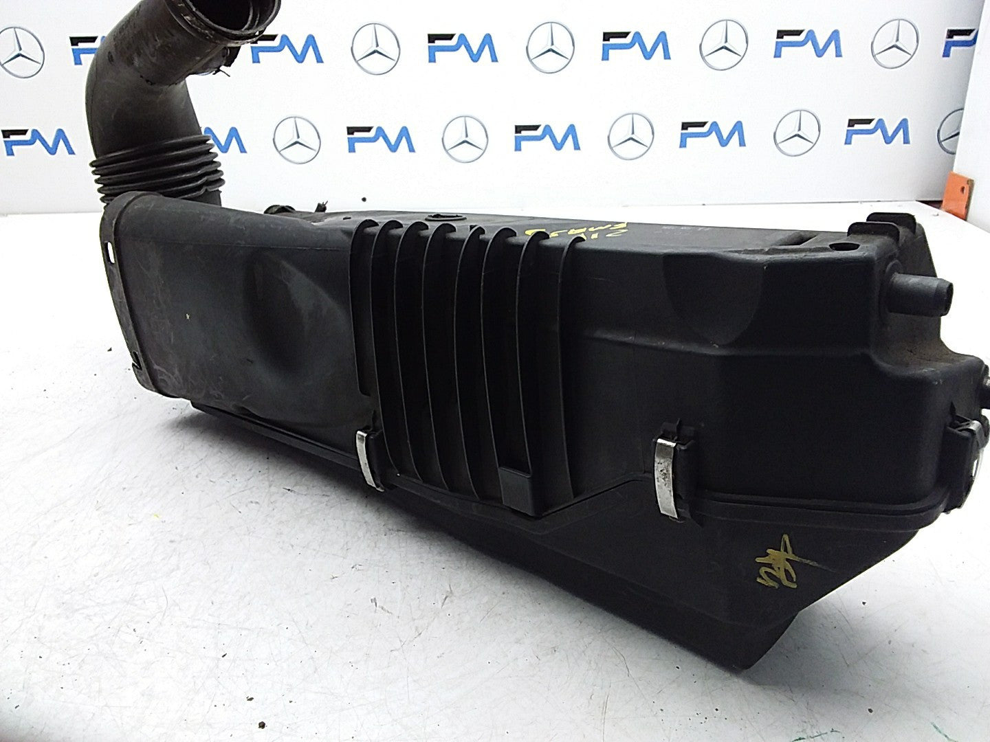 MERCEDES BENZ E-CLASS W211 2003 AIR FILTER CLEANER BOX 2.2 D A6560901001 FMA55