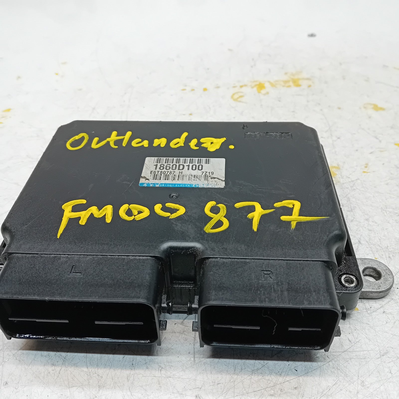 MITSUBISHI  OUTLANDER MK3 ENGINE ECU CONTROL MODULE 1860D100 FM00877