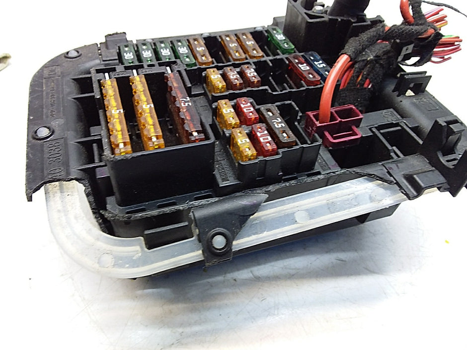 MERCEDES BENZ E-CLASS W213 FUSE  BOX 2016 ONWARDS A2135403038 FMF119(DAMAGED)