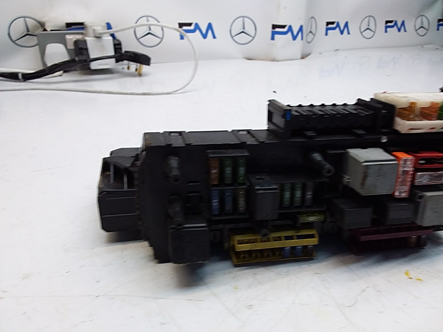 MERCEDES C-CLASS W204  FUSE  BOX RELAY A2049005003 FMF104