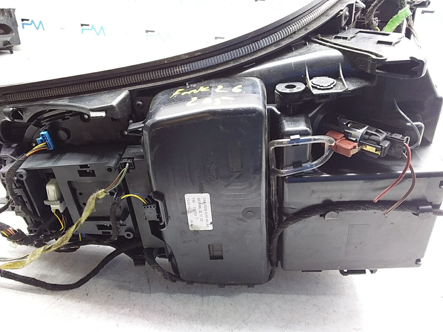 2016-2019 MERCEDES E CLASS W213 CENTRE  CONSOLE  A2054402032 FMK26 (DAMAGED)