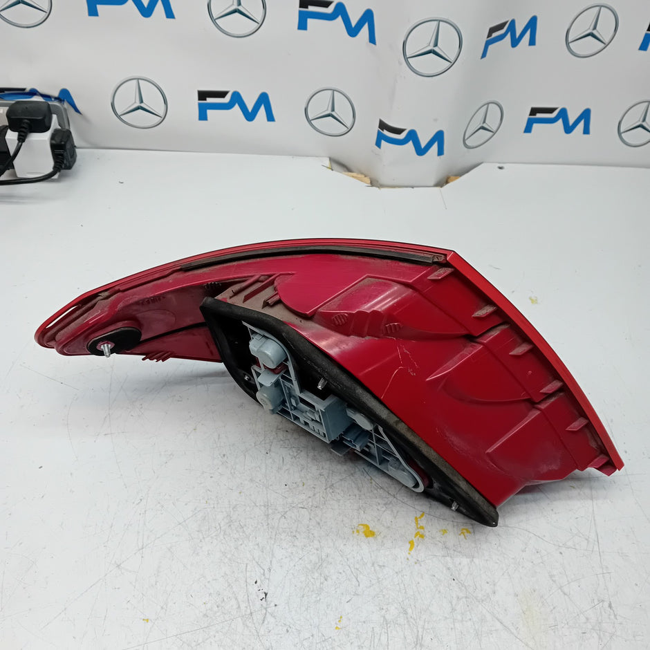 MERCEDES C-CLASS W204 DRIVER SIDE OS REAR TAIL LIGHT A2048203064 2011 FMT120