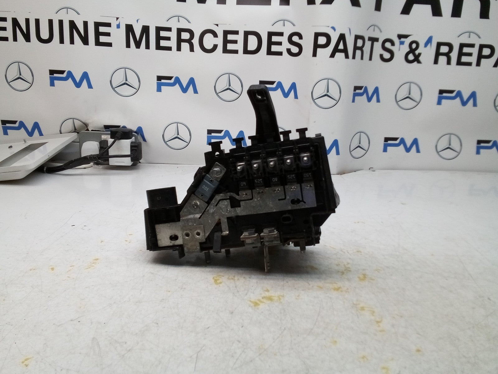 Mercedes C-CLASS W205 Fuse Relay Junction Box A2055402050 FM00792