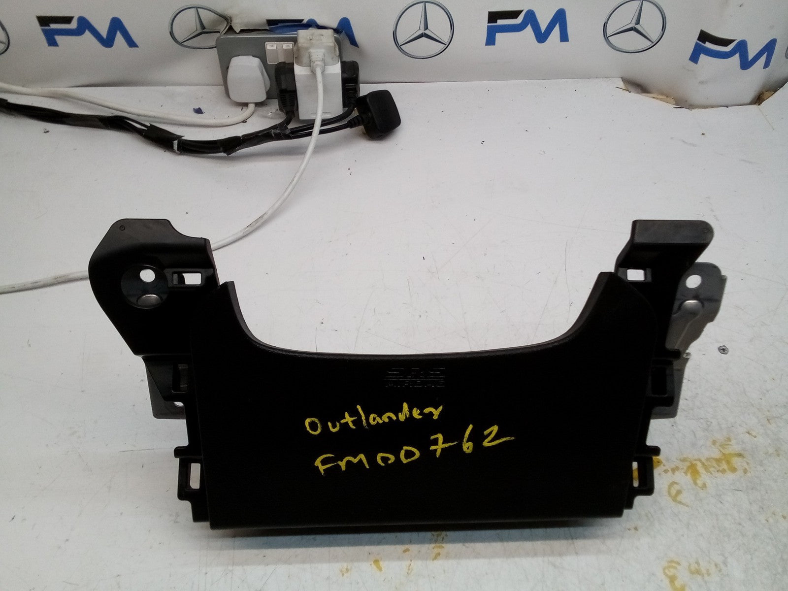 MITSUBISHI OUTLANDER MK3 KNEE AIR SRS BAG RIGHT DRIVER SIDE 7030A-31754 FM00762