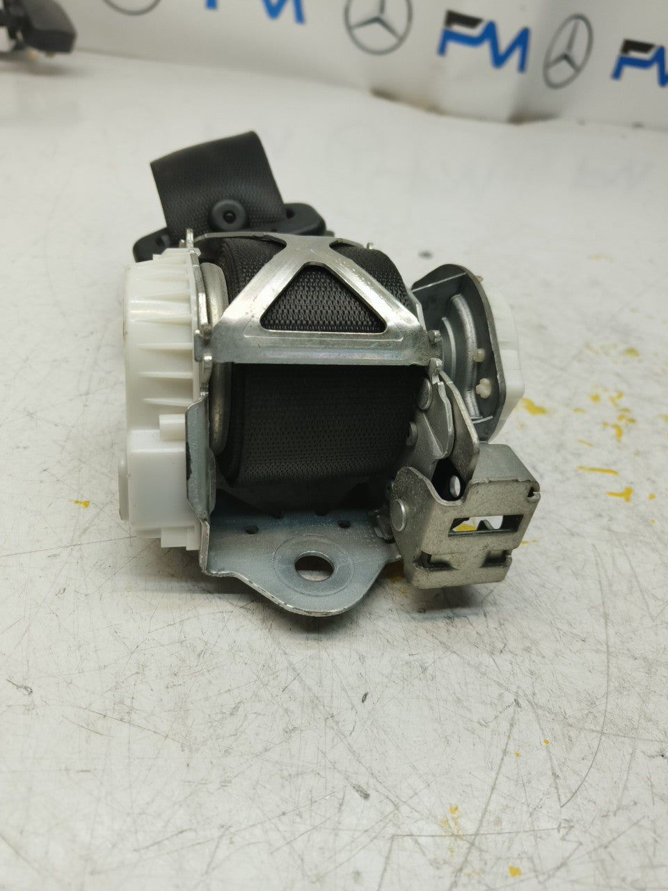 MERCEDES E300 W212 ESTATE DRIVER RIGHT SIDE REAR SEAT BELT A2128606085 FMS36 OSR