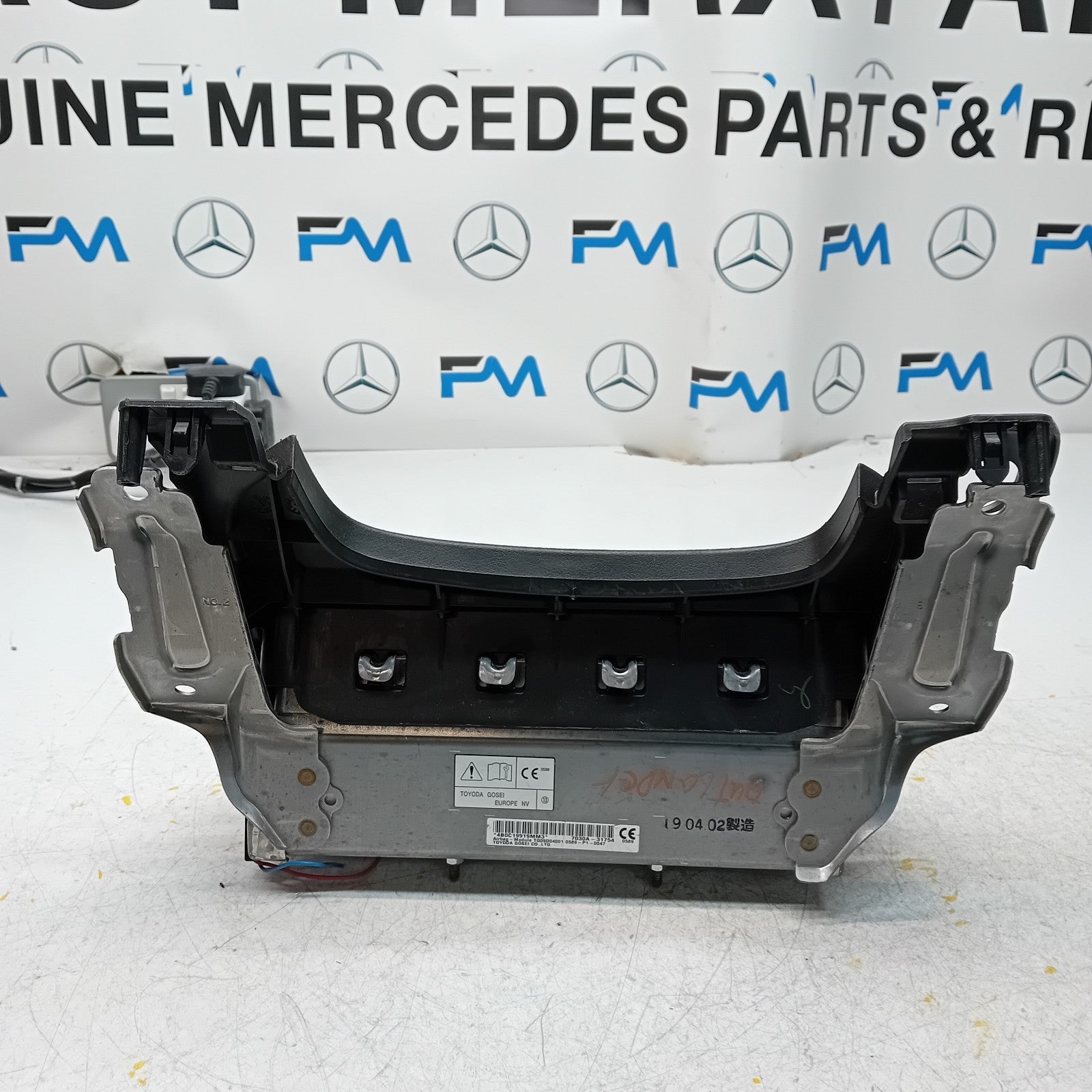 MITSUBISHI OUTLANDER MK3 KNEE AIR SRS BAG RIGHT DRIVER SIDE 7030A-31754 FM00989