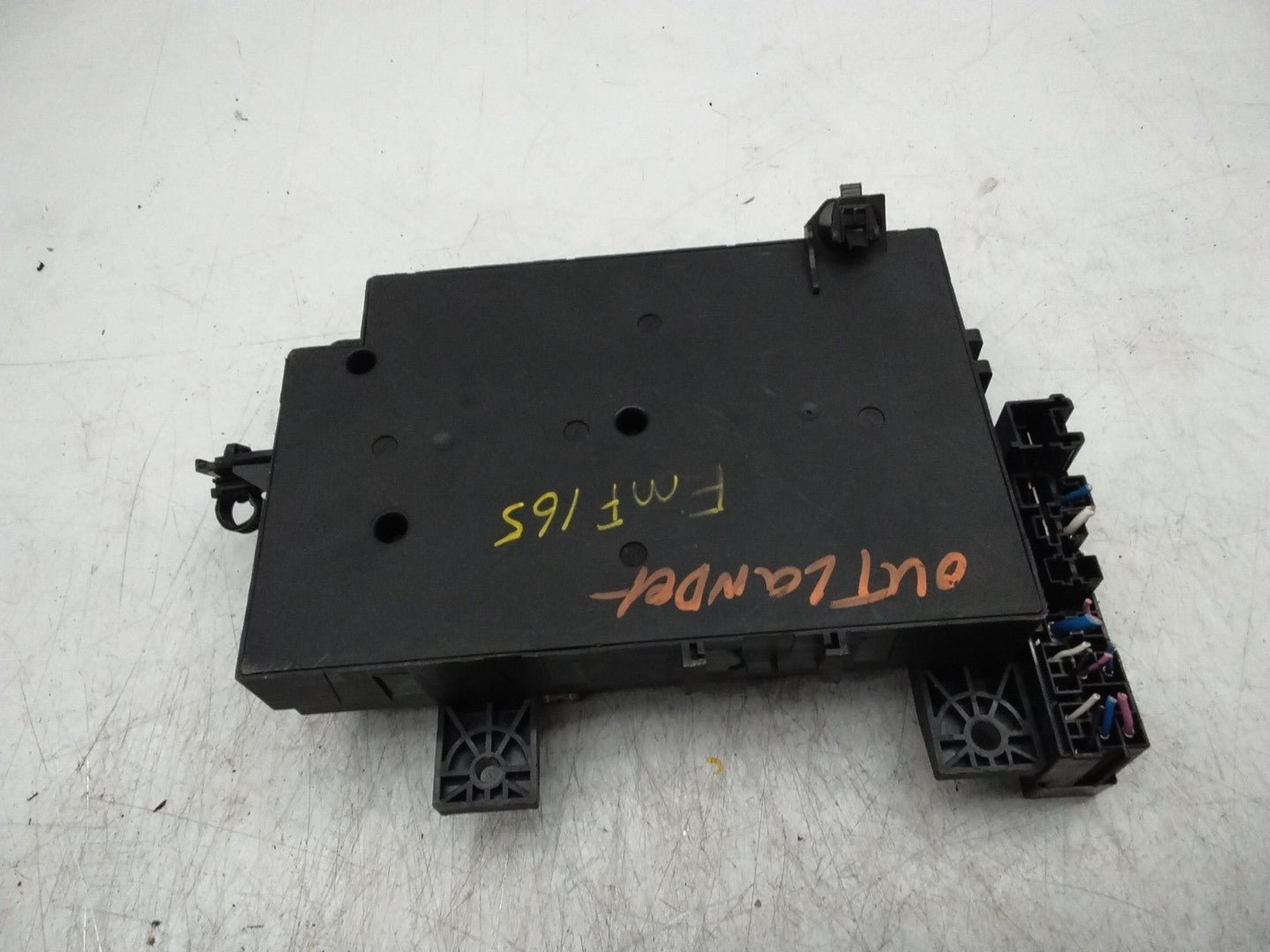 MITSUBISHI OUTLANDER FUSE RELAY  BOX  8637B687  FMF165