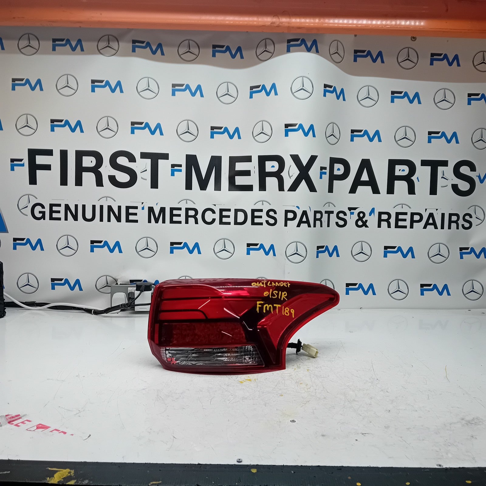 MITSUBISHI OUTLANDER DRIVER SIDE OS REAR TAIL LIGHT FMT189 HALF LED