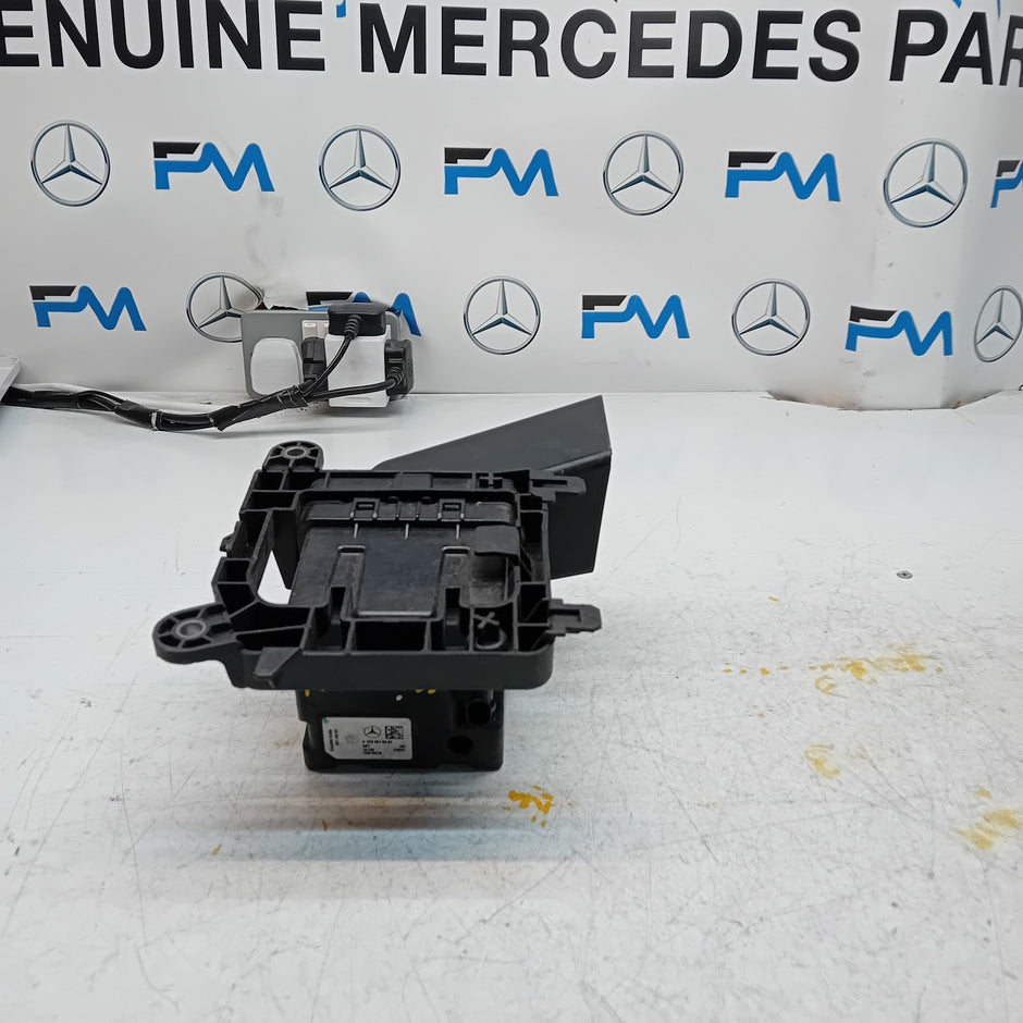 MERCEDES C-CLASS W205 ENGINE SOUND CONTROL MODULE & BRACKET A2239016902 FM001130