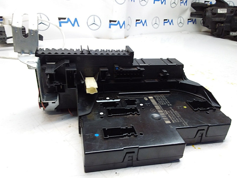 MERCEDES C-CLASS W204  FUSE  BOX RELAY A2049060105 FMF103
