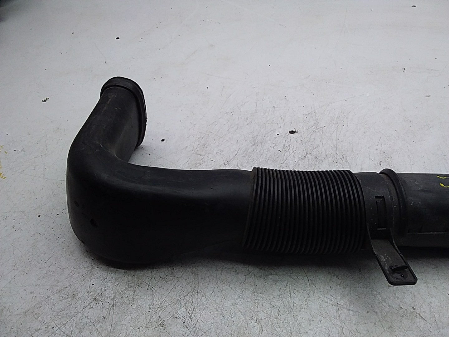 MERCEDES BENZ E-CLASS W212 AIR INTAKE TUBE A6510903437 FMI11