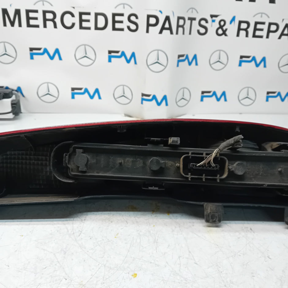 MERCEDES VITO W639 2004-14 PASSENGER NS OUTER REAR TAIL LIGHT 964678-00  FMT149