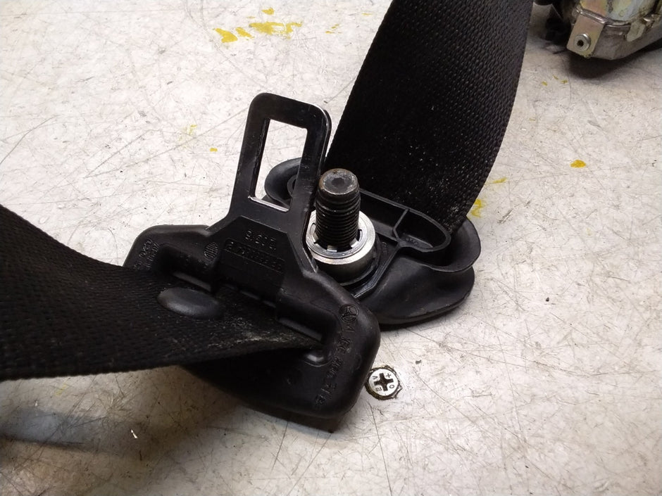 MERCEDES BENZ GLE W166 SIDE REAR SEAT BELT A1668603185 FMS371 NSR