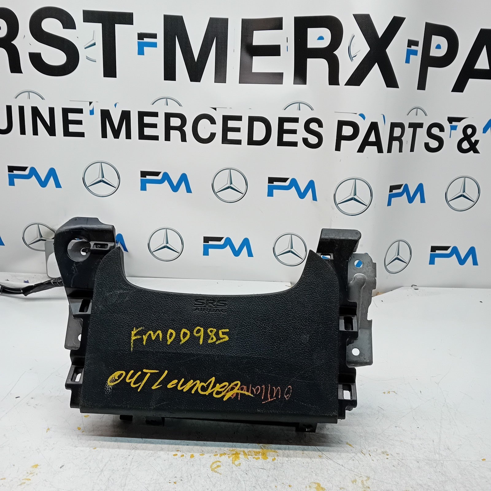 MITSUBISHI OUTLANDER MK3 KNEE AIR SRS BAG RIGHT DRIVER SIDE 7030A-31754 FM00985