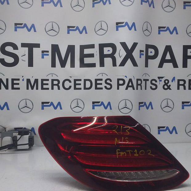 MERCEDES E-CLASS W213 PASSENGER SIDE NS REAR TAIL LIGHT 2016 FMT102