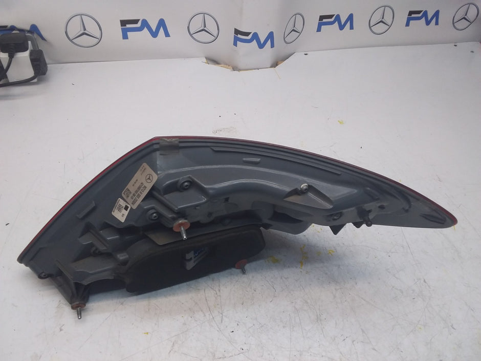 MERCEDES E-CLASS W213 2017 REAR PASSENGER N/S TAIL LIGHT A2139067900 FMT94