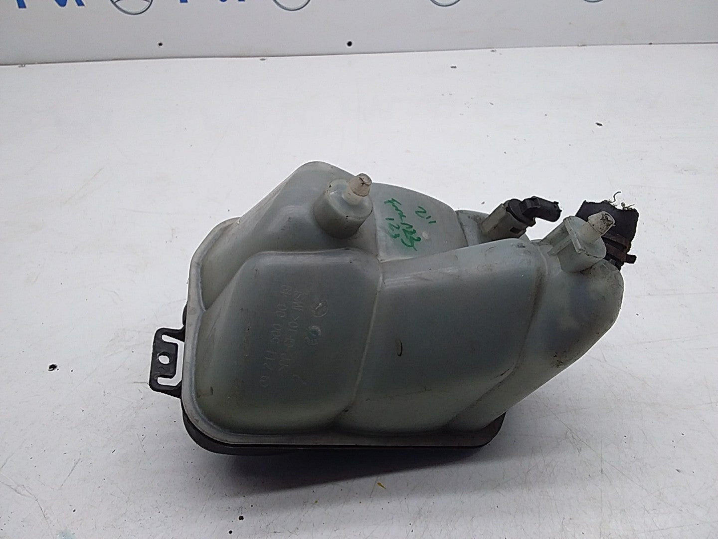 MERCEDES BENZ E-CLASS W211 COOLANT EXPANSION TANK 2003-2009 A2115000049 FMC123