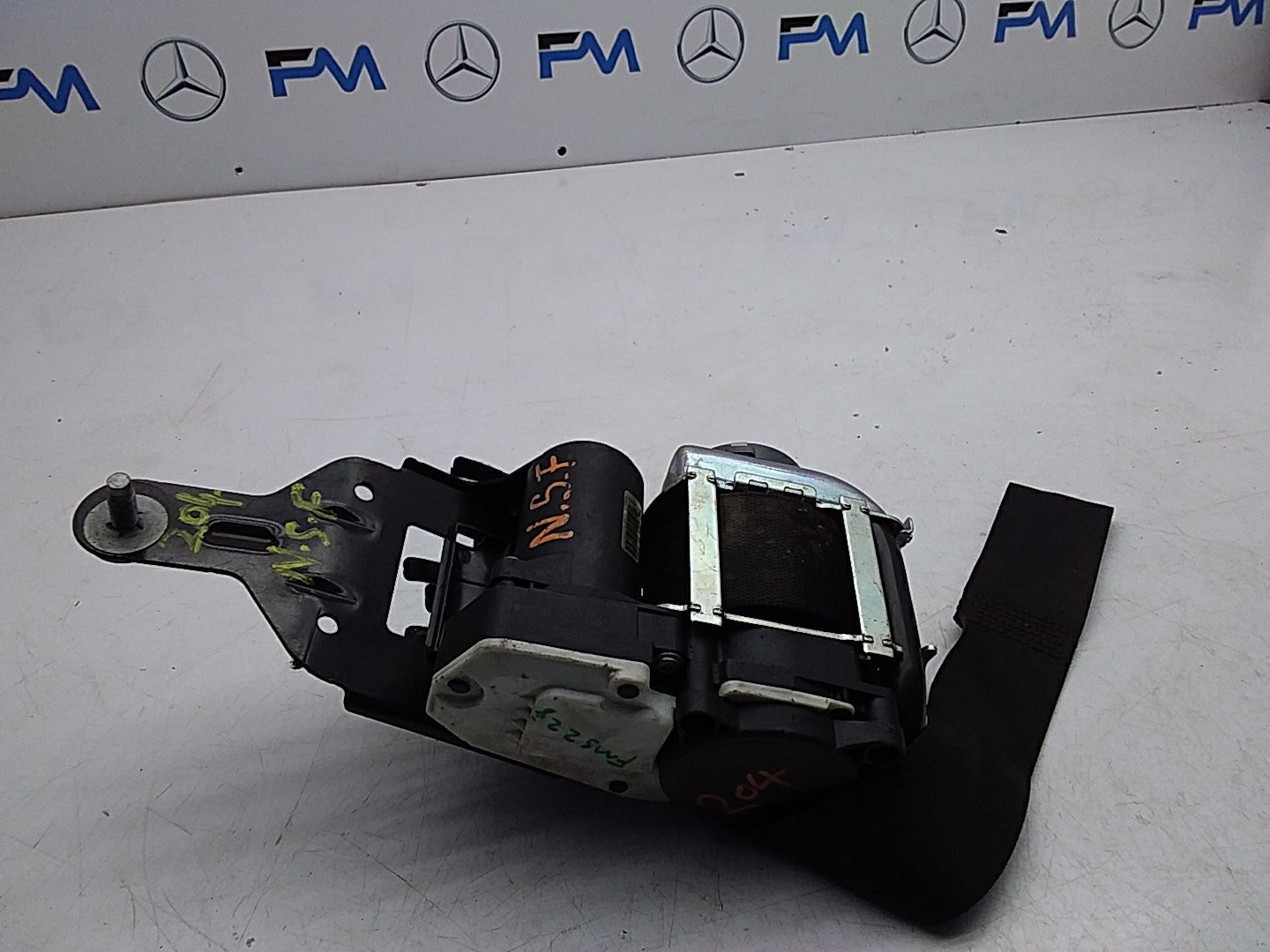 MERCEDES C-CLASS W204 SEAT BELT FRONT LEFT PASSENGER SIDE A2048601585 FMS228 NSF