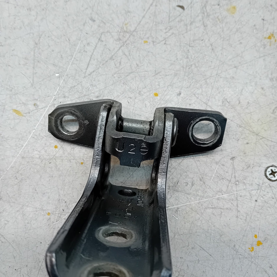 MITSUBISHI OUTLANDER MK3 RIGHT FRONT DOOR LOWER HINGE PANEL A204 A046834 FM00967
