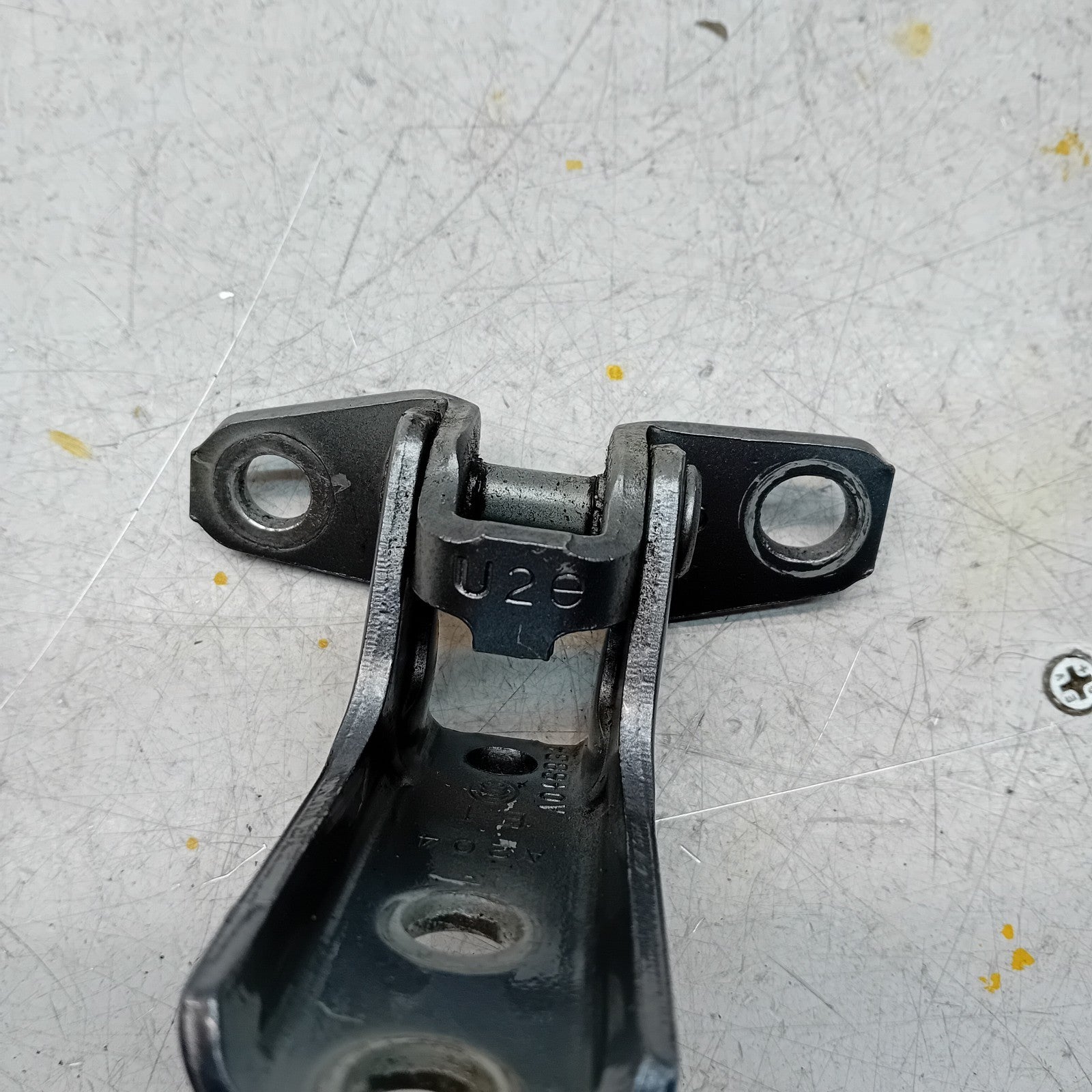 MITSUBISHI OUTLANDER MK3 RIGHT FRONT DOOR LOWER HINGE PANEL A204 A046834 FM00967