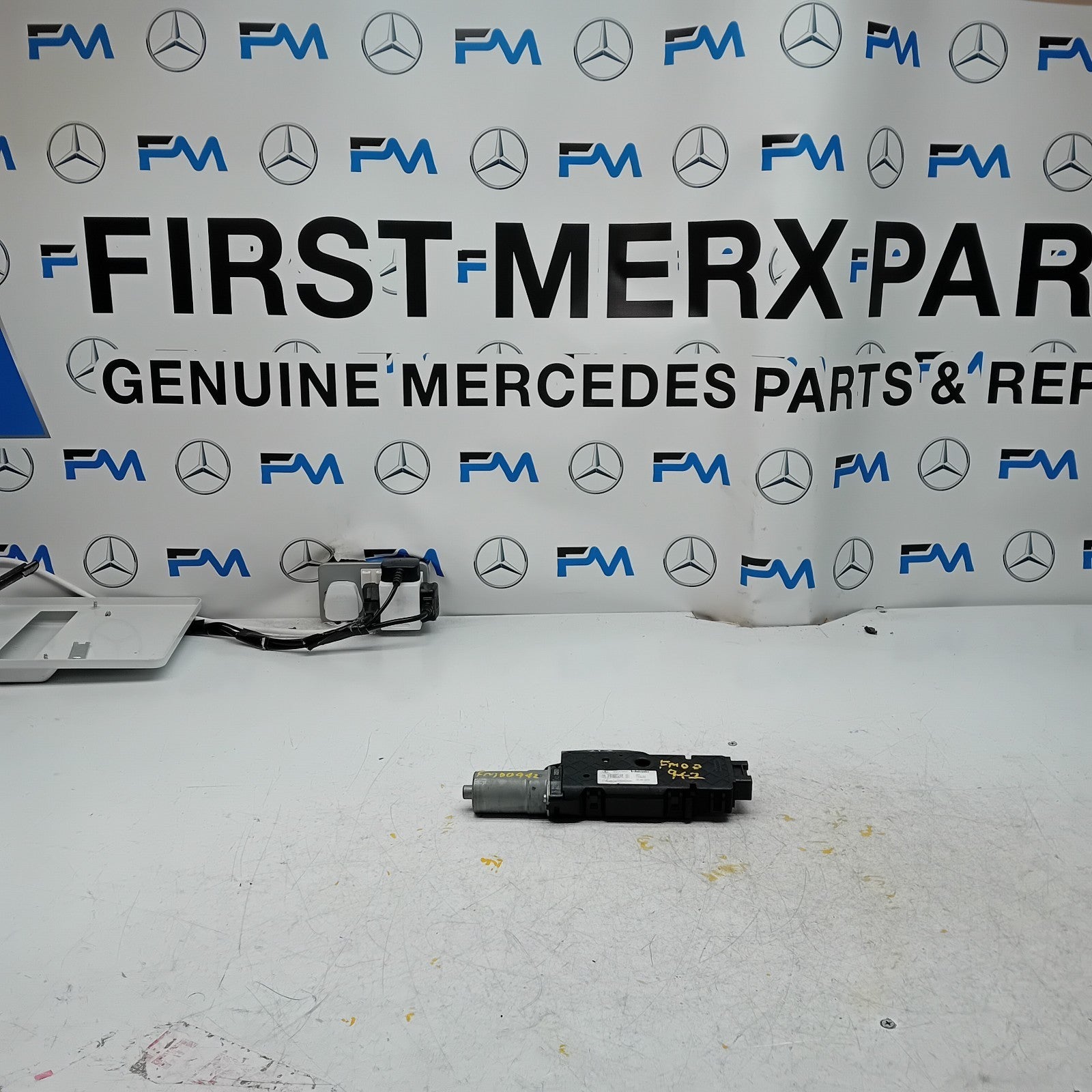 MERCEDES BENZ E-CLASS W213 2018 SUNROOF MOTOR  A2139067406 FM00942