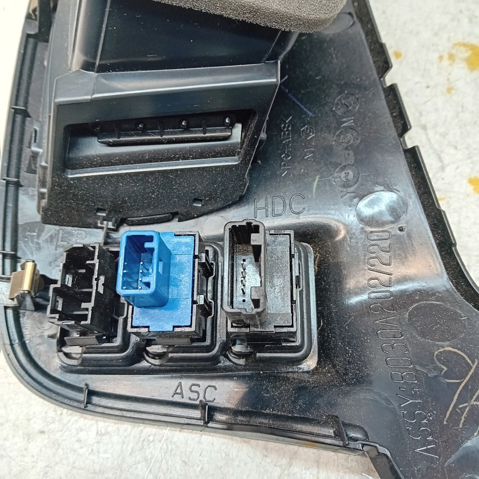MITSUBISHI OUTLANDER MK3 DASHBOARD AIR VENT & SWITCHES 8030A202/220 FM001072