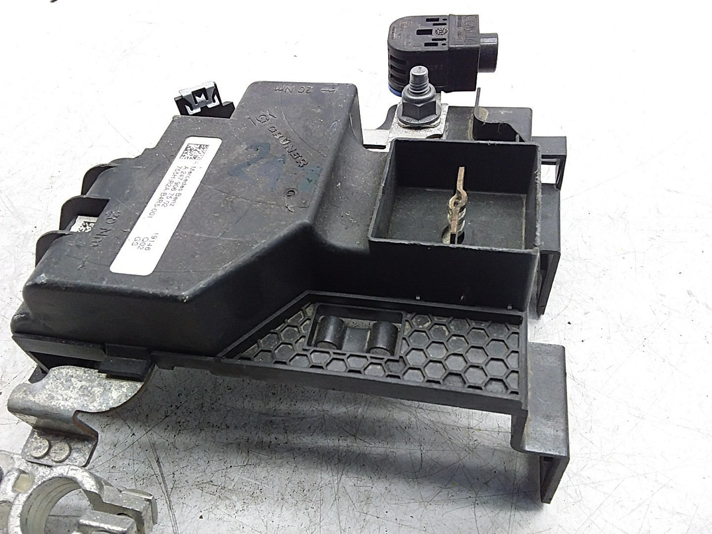 MERCEDES  B-CLASS W247 BATTERY TERMINAL LIMITER BRACKET UNIT A2479067502 FMR10