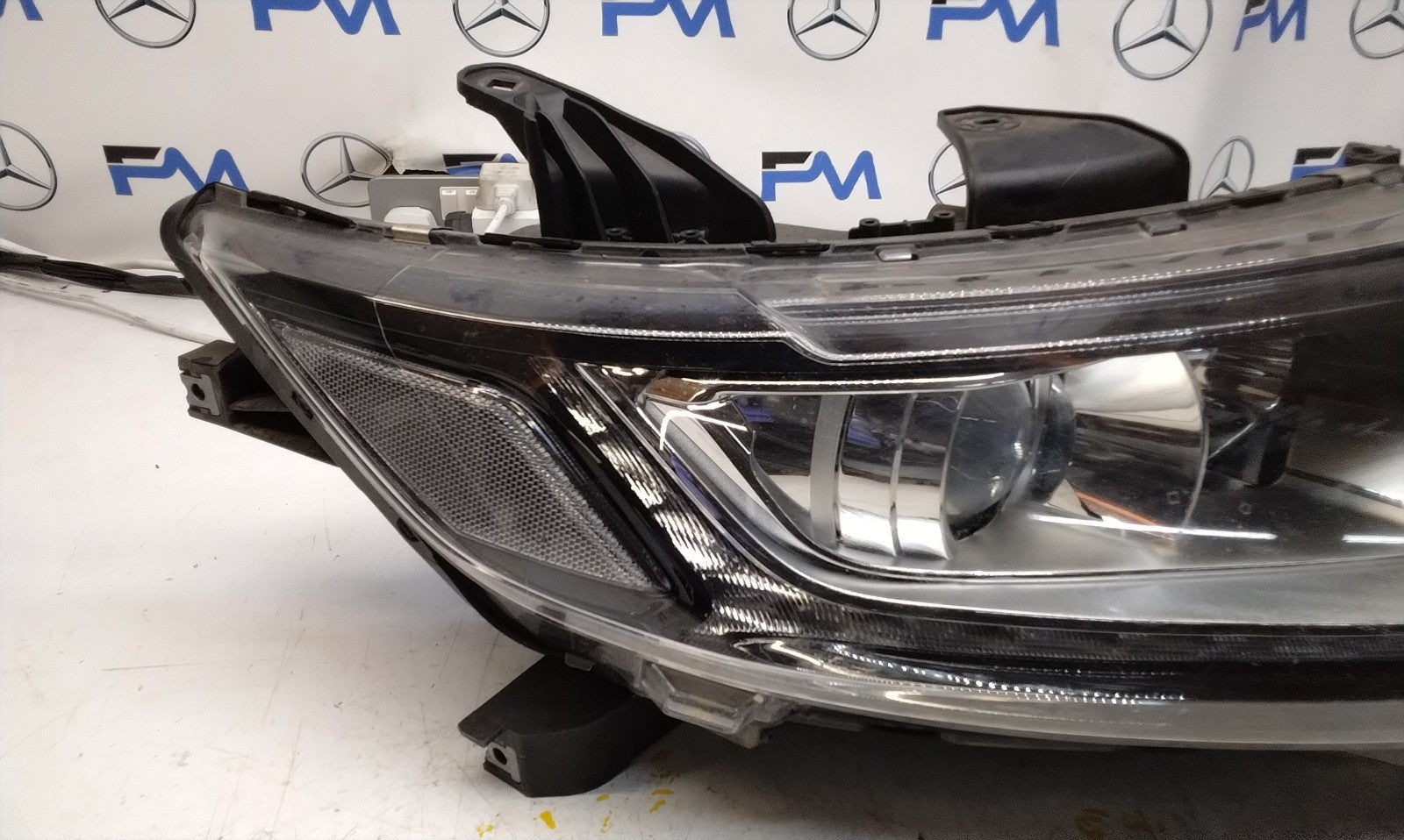 MITSUBISHI OUTLANDER MK3 2015 HEADLIGHT DRIVER OS RIGHT R0094I 14F2 FMH170