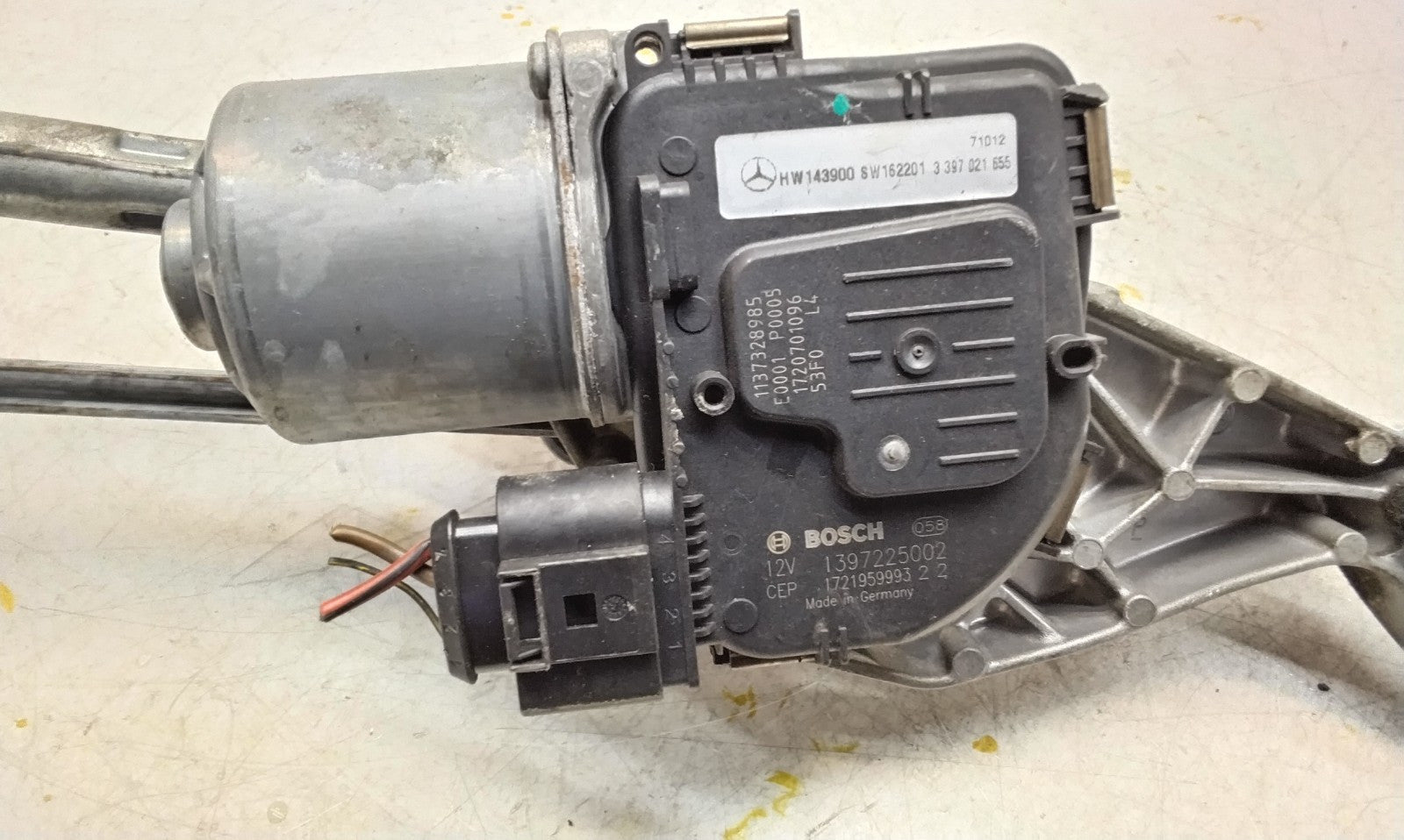 MERCEDES-BENZ E CLASS W213 FRONT WIPER MOTOR WITH LINKAGE A2138207402 FM00751