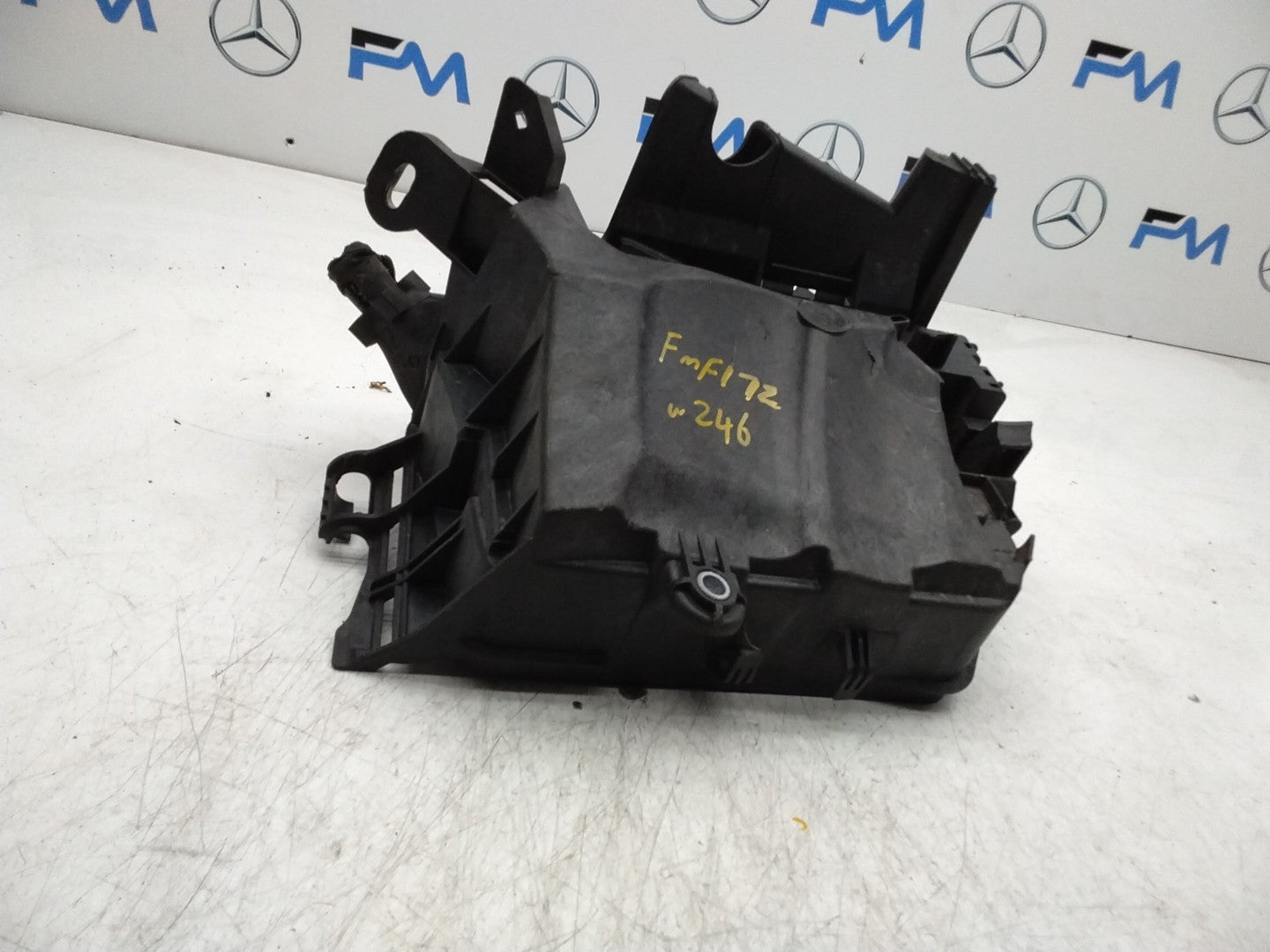 MERCEDES BENZ B-CLASS FUSE RELAY  BOX A2469980601  FMF172