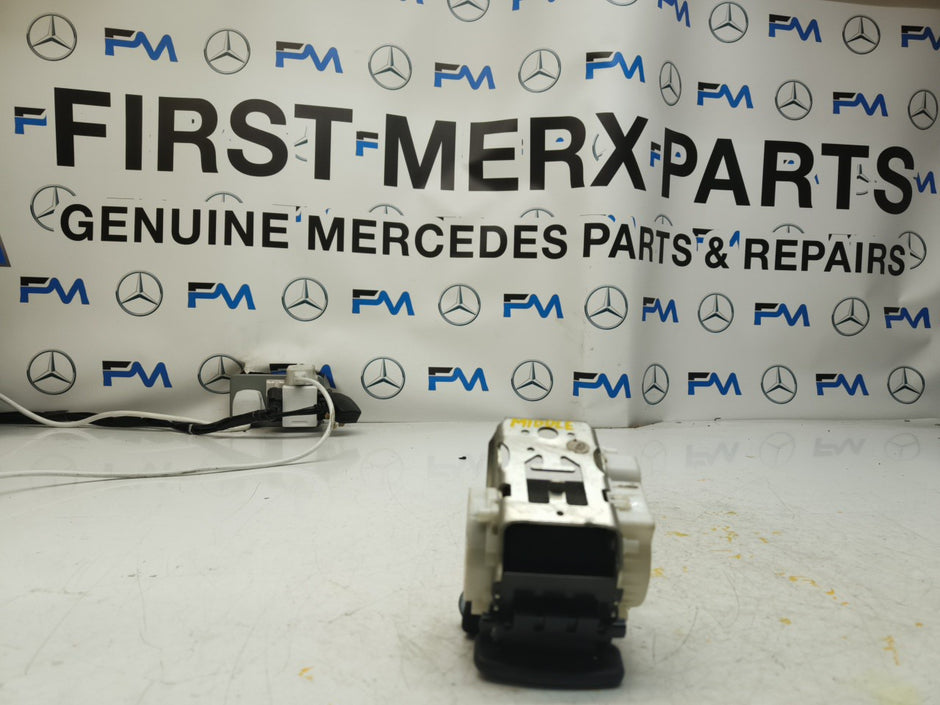  MERCEDES BENZ W212 E CLASS REAR MIDDLE CENTRE SEAT BELT A2128605785 FMS37