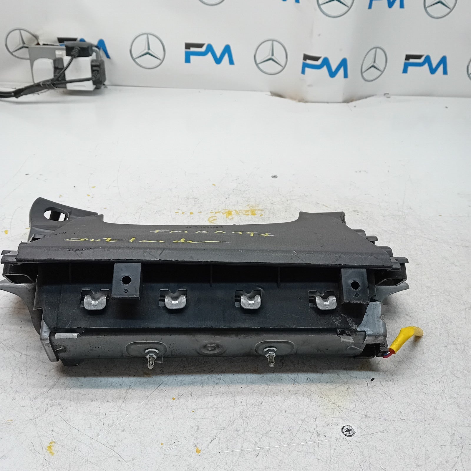 MITSUBISHI OUTLANDER MK3 KNEE AIR SRS BAG RIGHT DRIVER SIDE 7030A-31753 FM00994