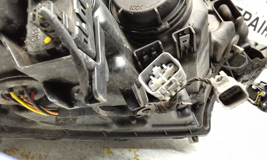 MITSUBISHI OUTLANDER MK3 2015 HEADLIGHT PASSENGER NS LEFT L0094I 160C FMH171