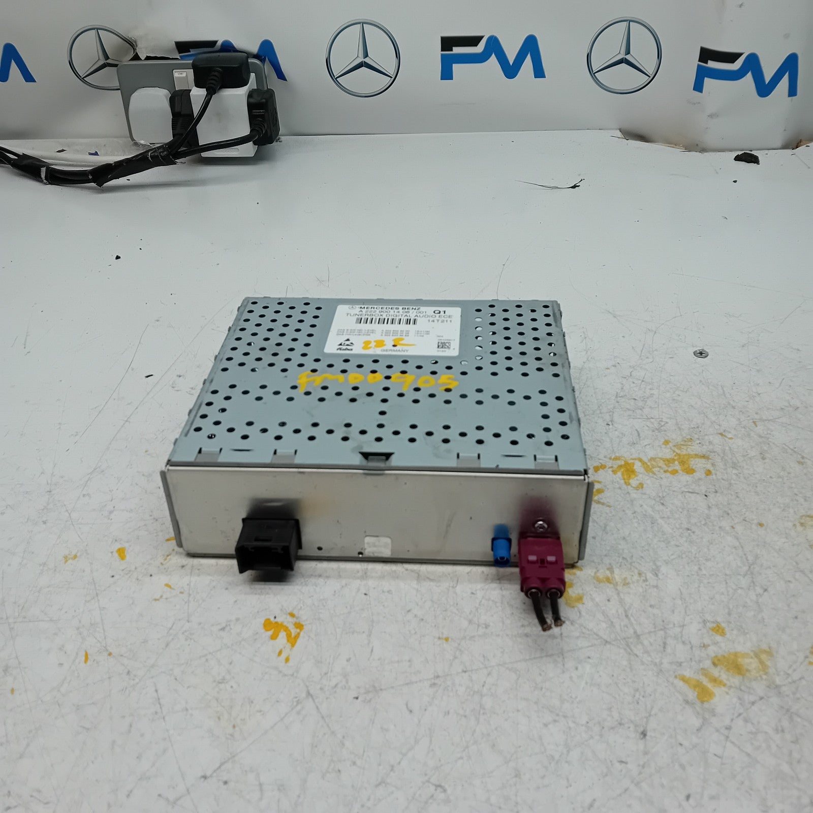 Mercedes Benz S Class Radio Tuner Box W222  2014-2021 A2229001408 FM00905