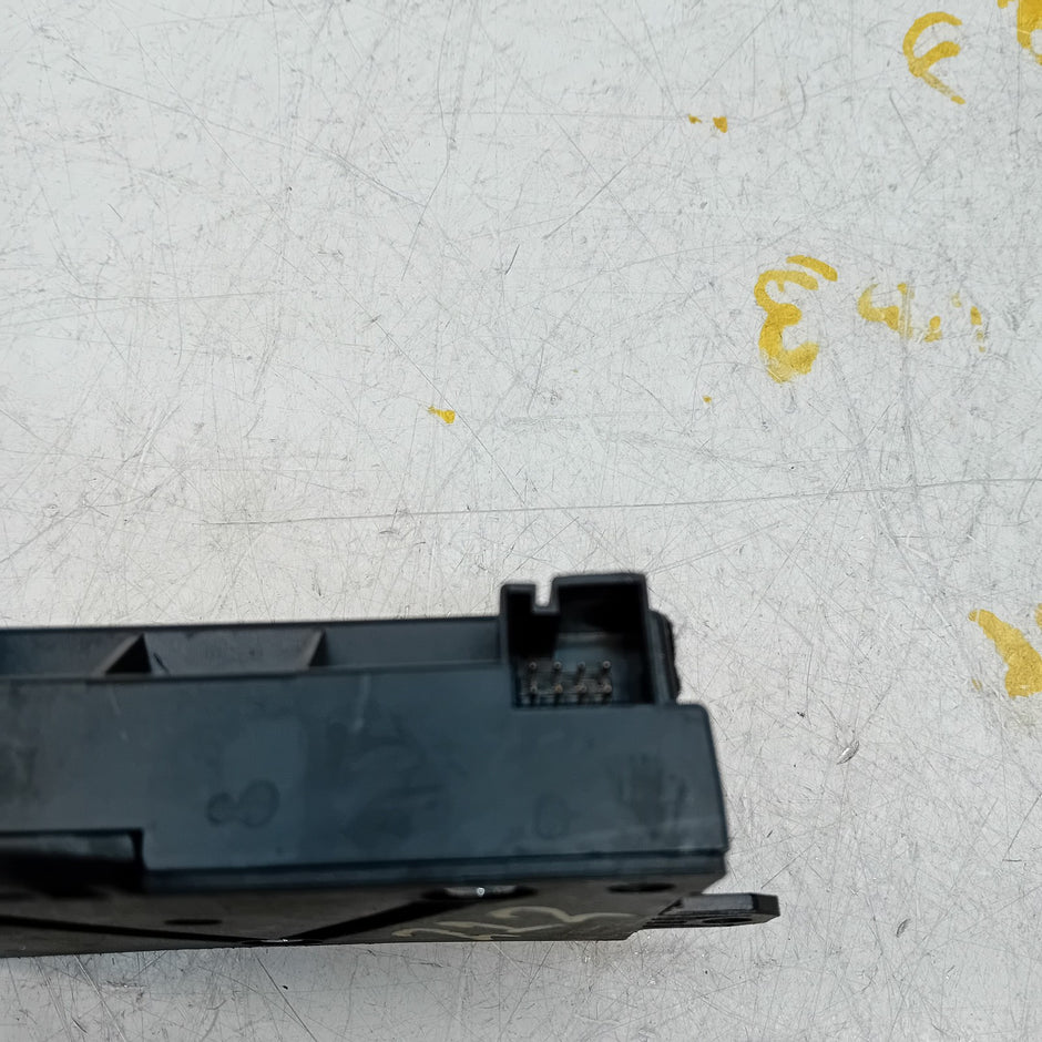 Mercedes  E-CLASS W212 Fuel Pump Module Control Unit A2129003408 FM00864