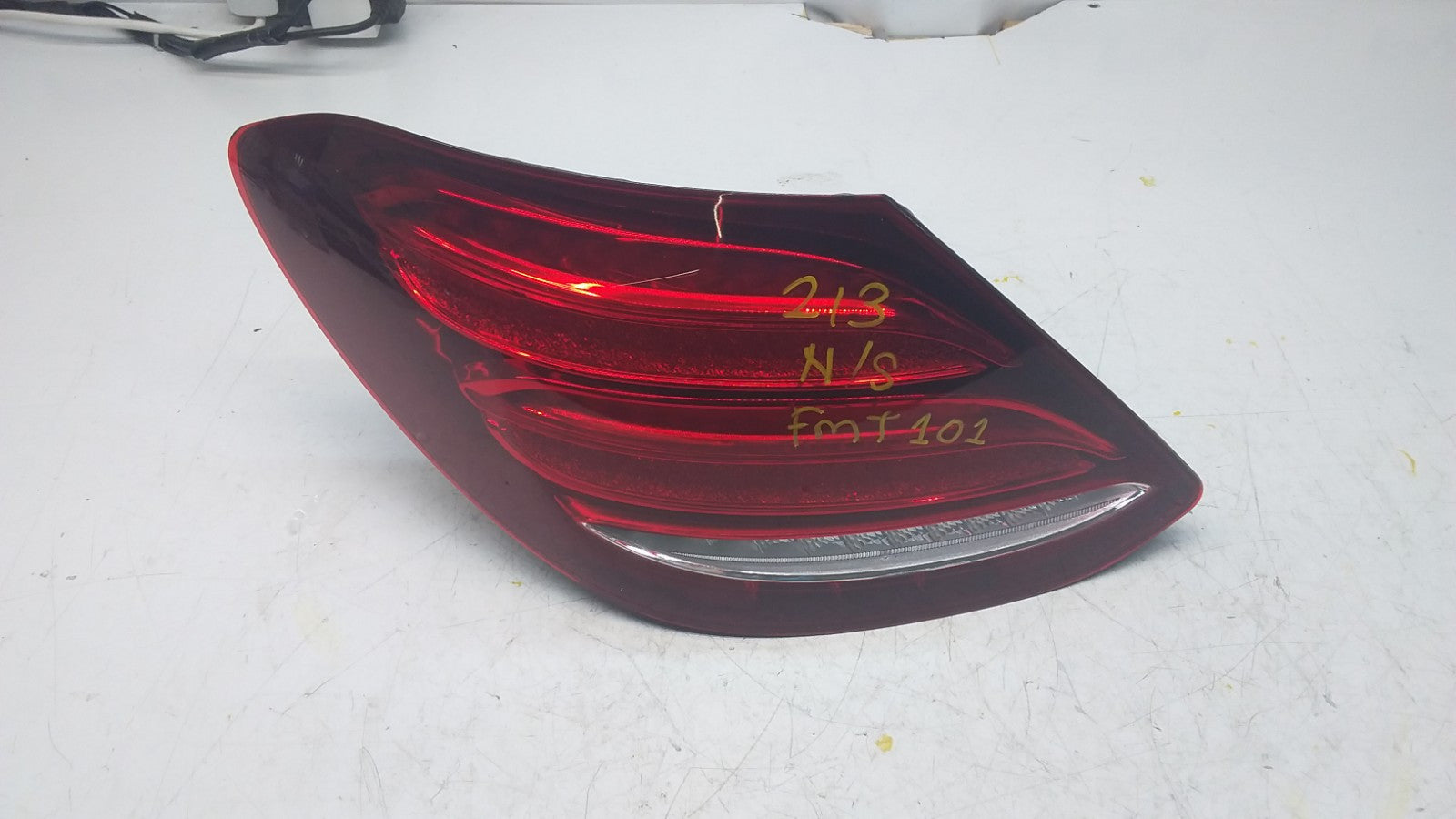MERCEDES E-CLASS W213 PASSENGER SIDE NS REAR TAIL LIGHT 2016 FMT101