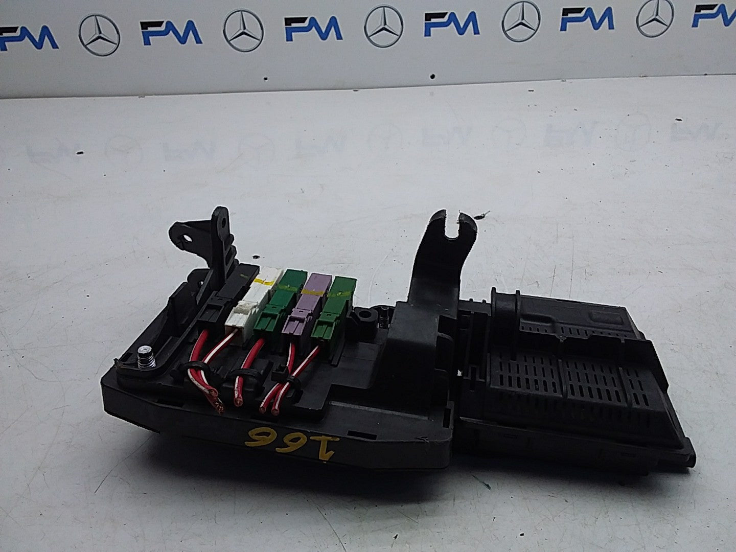 MERCEDES BENZ M-CLASS W166  FUSE RELAY BOX  A1669067701  FMF131