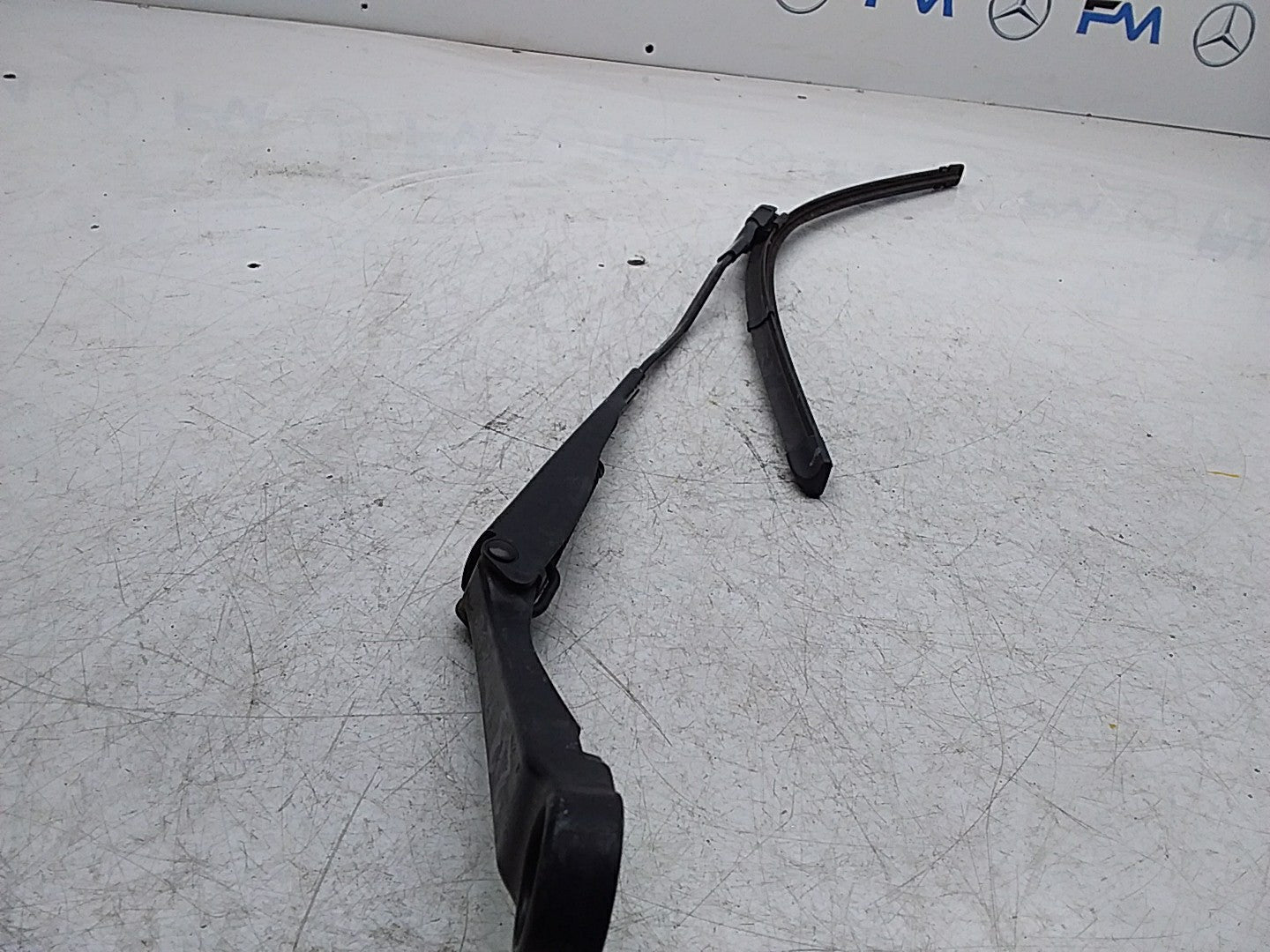 MERCEDES BENZ E-CLASS  W213 FRONT  ARM WIPER WINDSCREEN  W000062234 FM00886