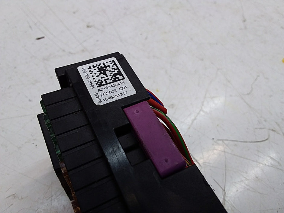 MERCEDES BENZ E-CLASS W213 2016 ONWARDS  FUSE RELAY BOX A2135400414 FMF117