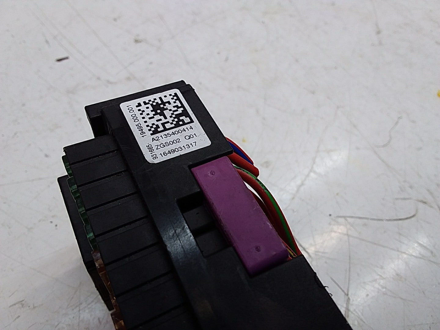 MERCEDES BENZ E-CLASS W213 2016 ONWARDS  FUSE RELAY BOX A2135400414 FMF117